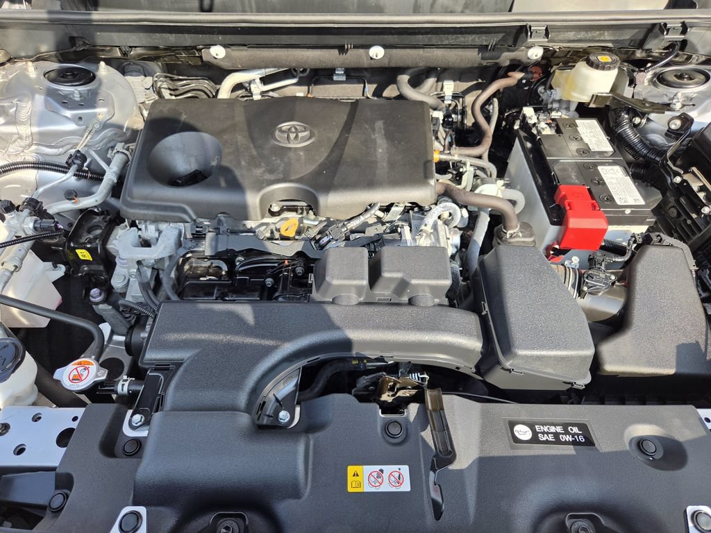 Used 2025 Toyota RAV4 XLE FWD image 31