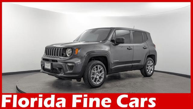 Used 2023 Jeep Renegade Latitude AWD/4WD image 1