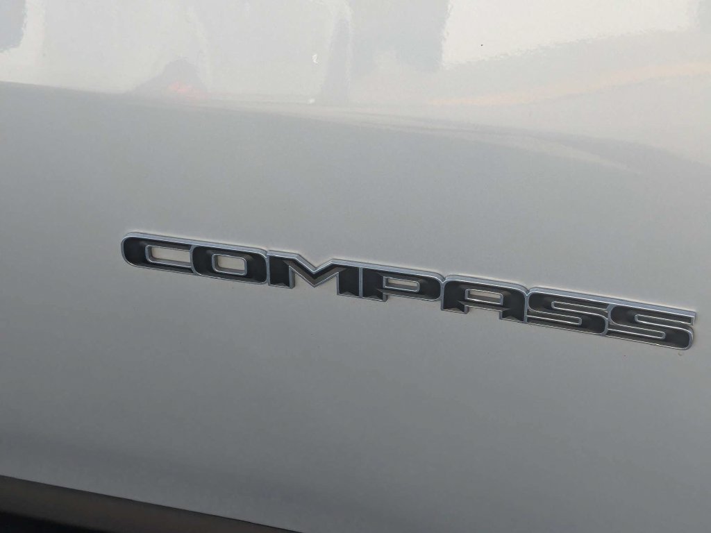 Used 2024 Jeep Compass Latitude AWD/4WD image 14