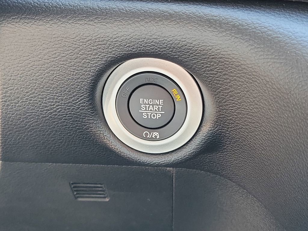 New 2025 Chrysler Voyager LX image 8