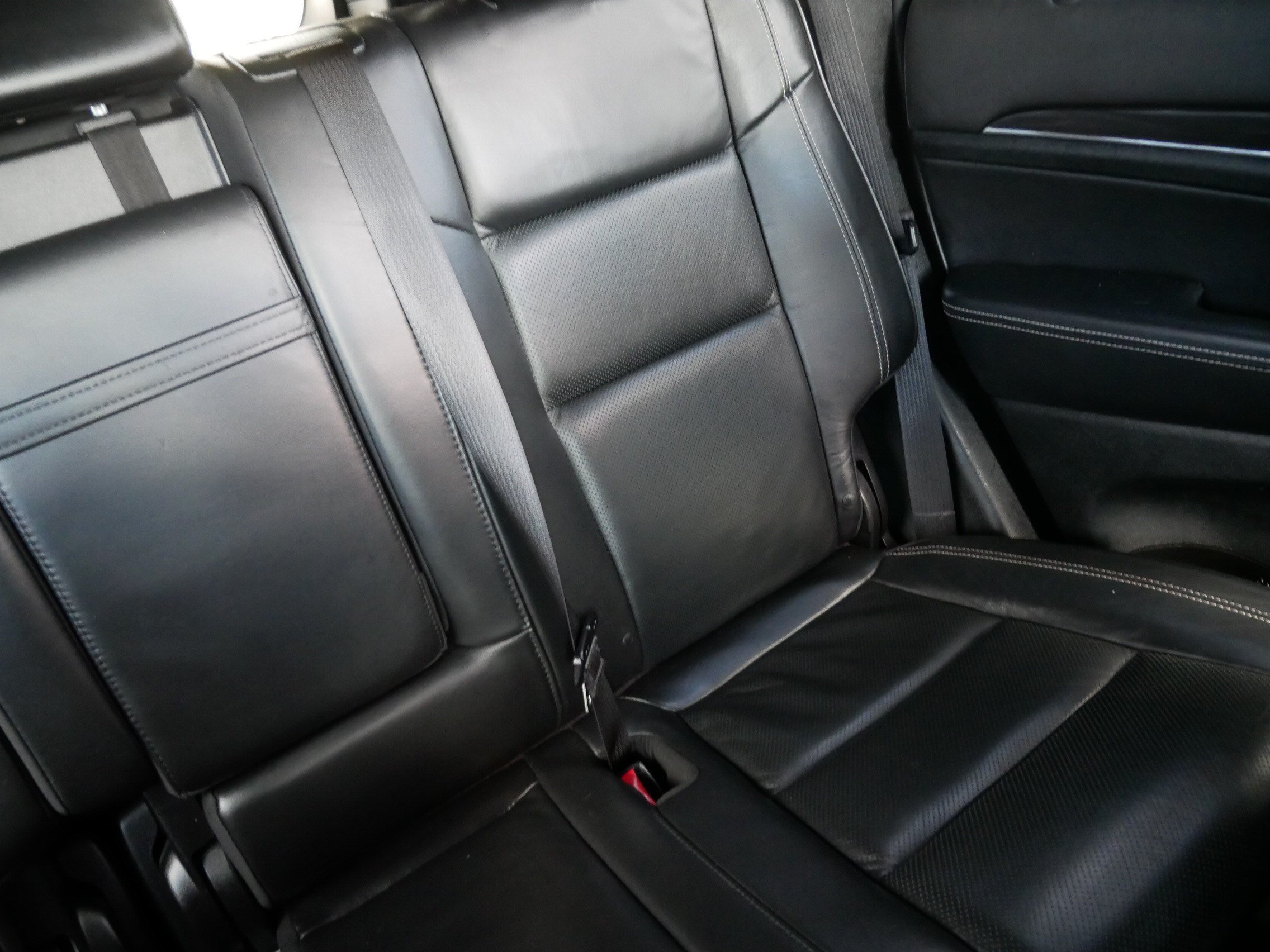 Used 2014 Jeep Grand Cherokee Overland w/ Advanced Technology Group AWD/4WD image 13