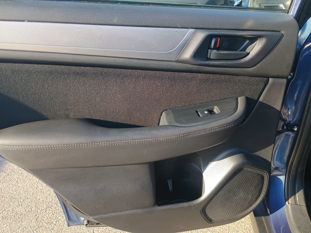 Used 2019 Subaru Outback 2.5i AWD/4WD image 14