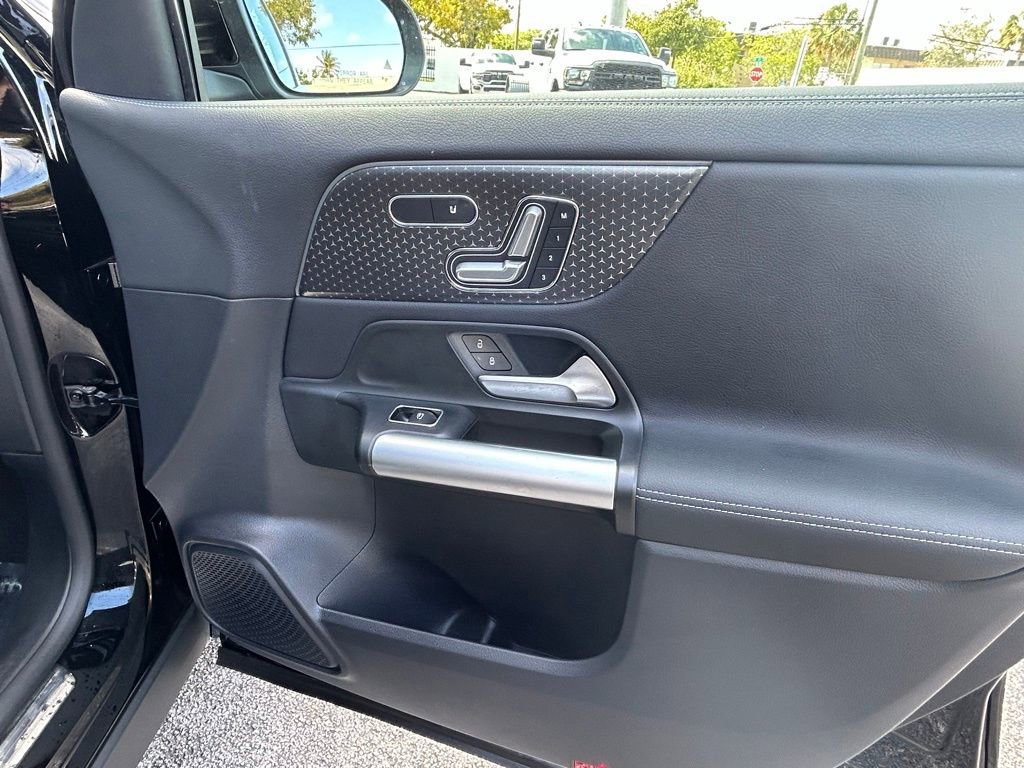 Used 2025 Mercedes-Benz GLA 250 GLA 250 image 33