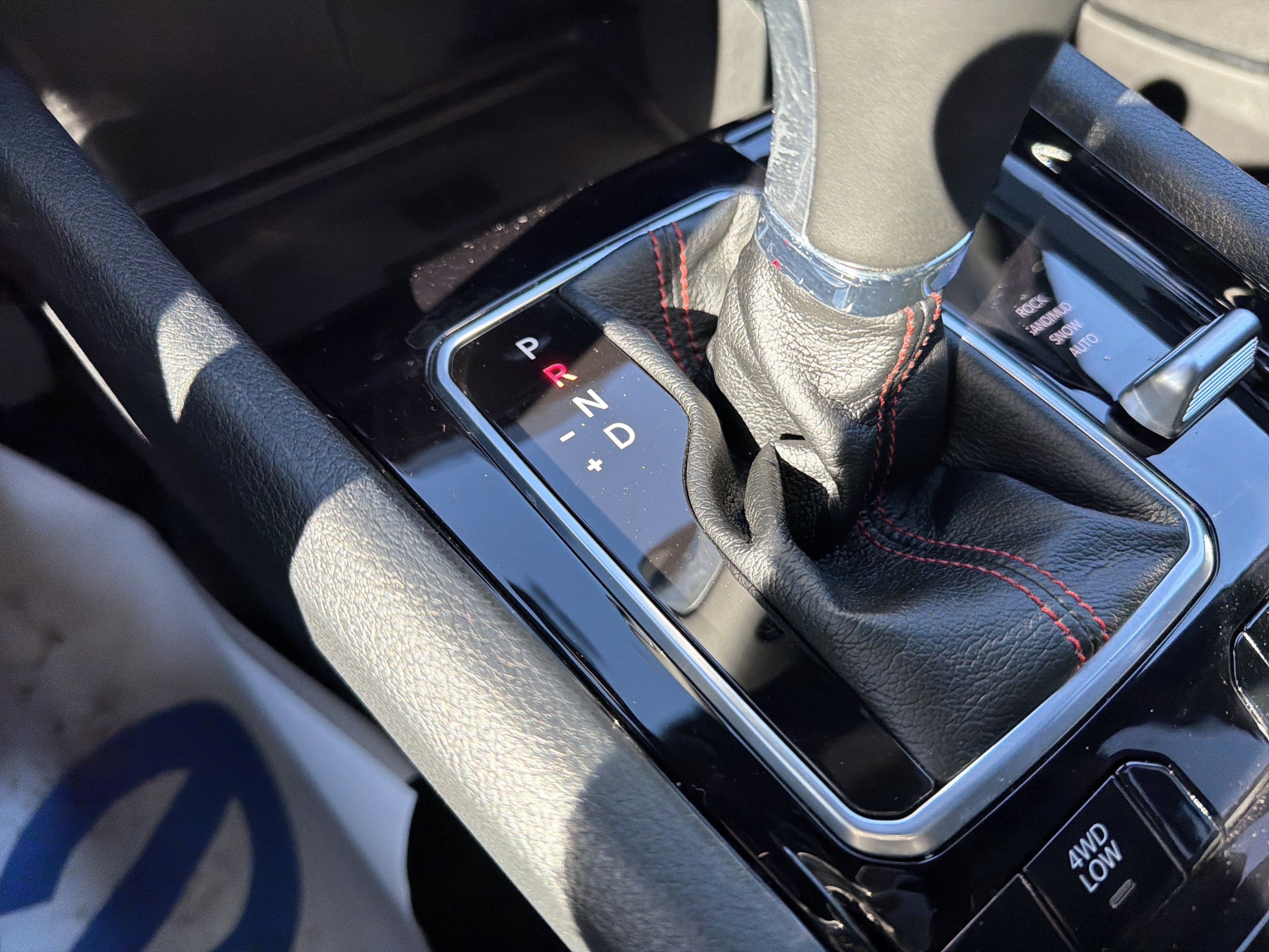 Used 2025 Jeep Compass Trailhawk w/ Trailhawk Elite Group image 28