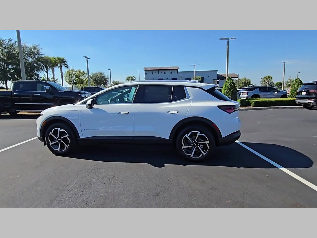 New 2026 Chevrolet Equinox EV LT image 18