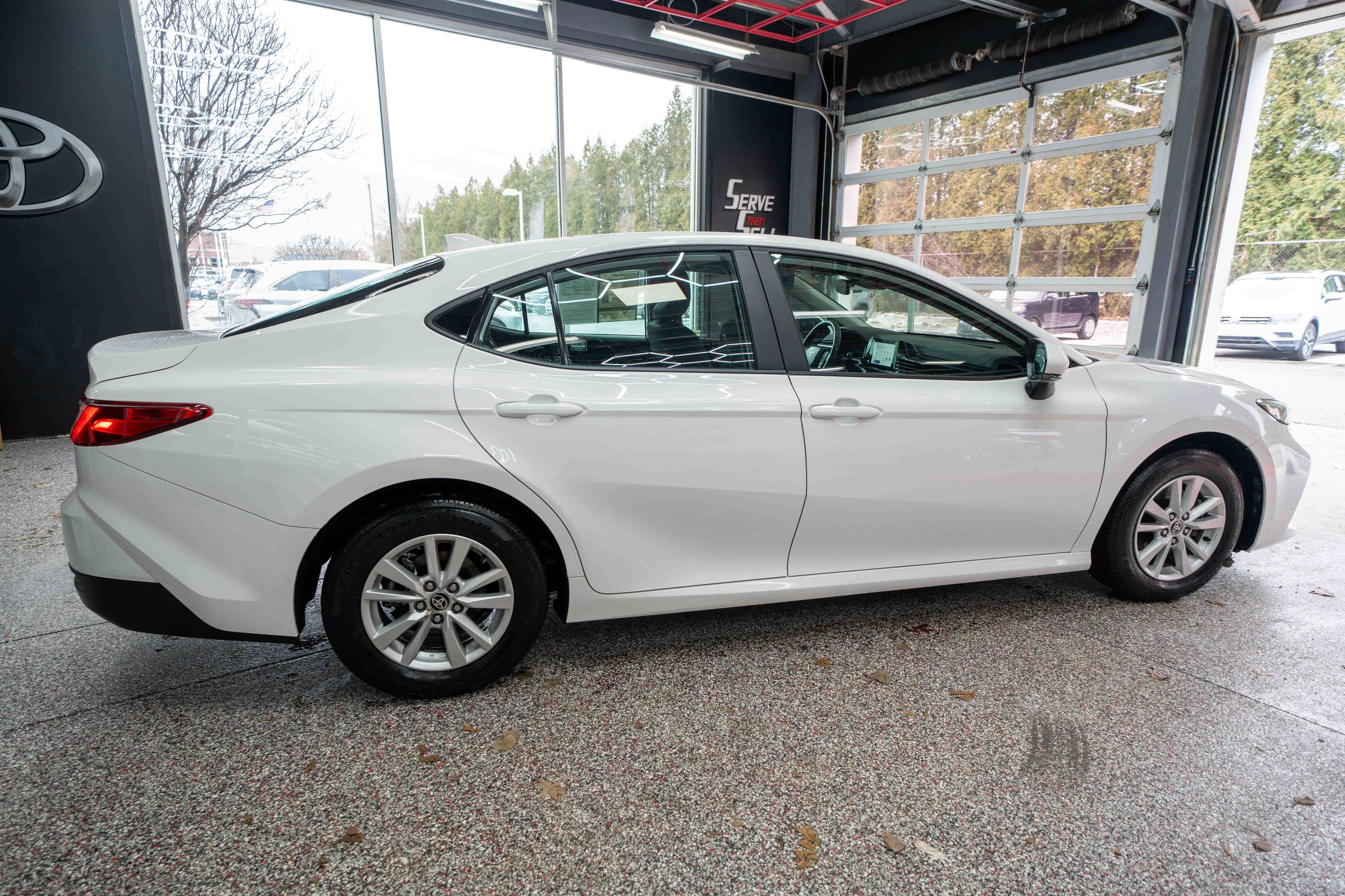Used 2025 Toyota Camry LE w/ Convenience Package image 4