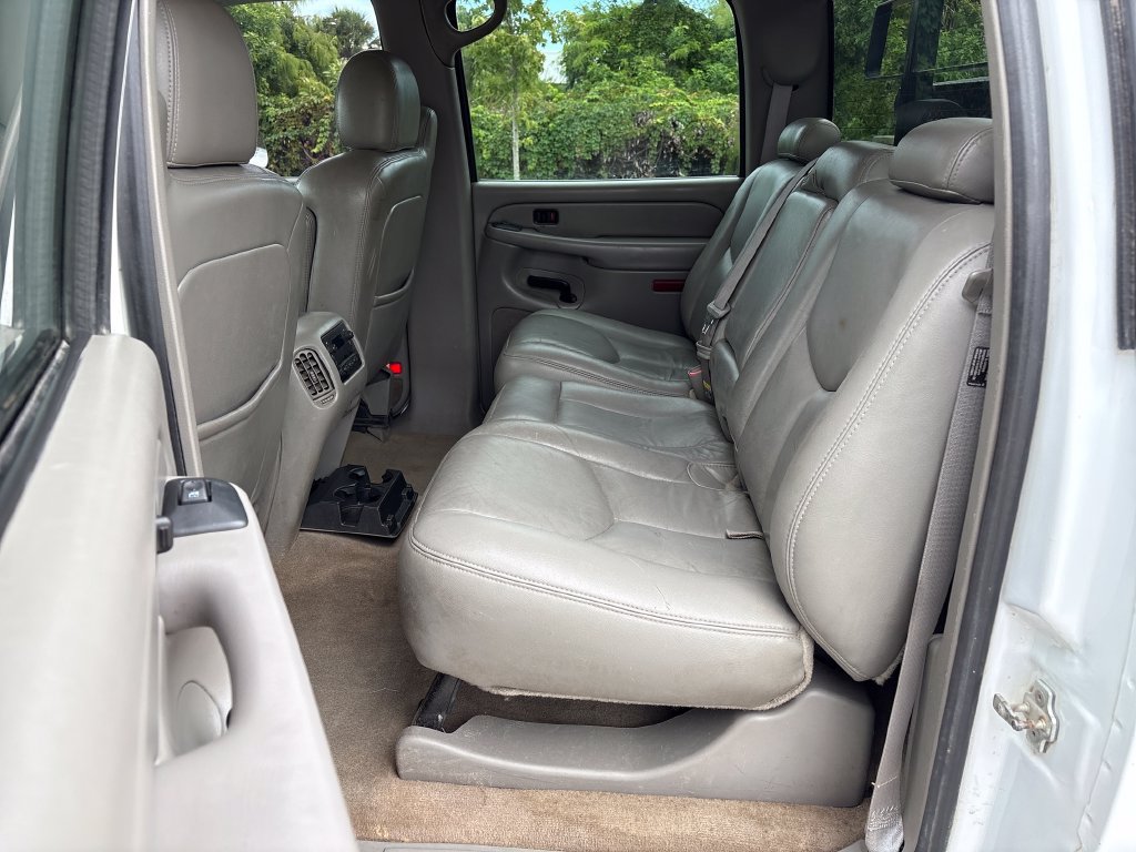 Used 2004 GMC Sierra 3500 SLT w/ Skid Plate Package AWD/4WD image 29