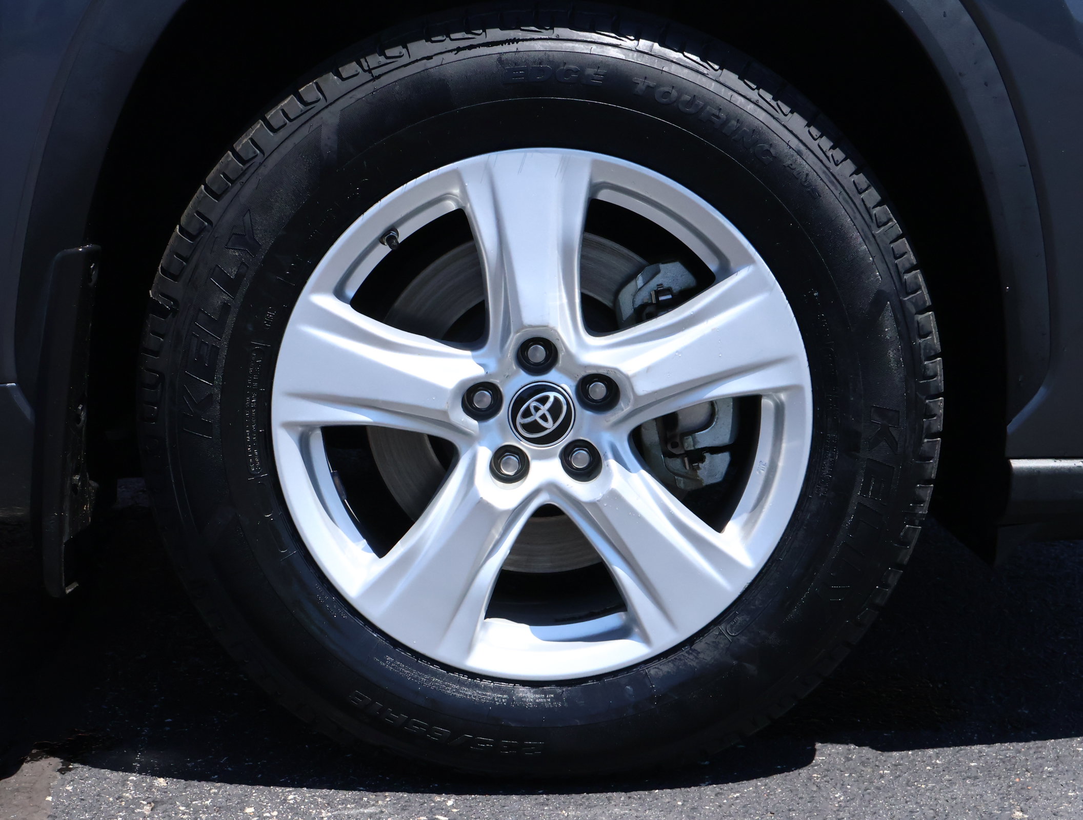 Used 2023 Toyota Highlander LE FWD image 28