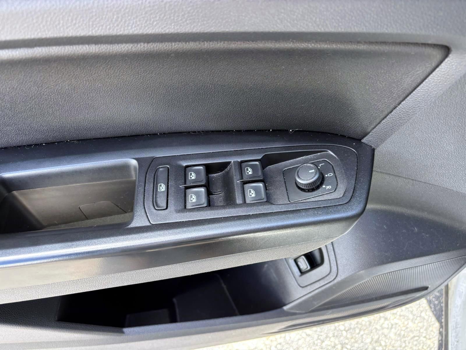Used 2020 Volkswagen Atlas Cross Sport SE w/ Towing Package image 13