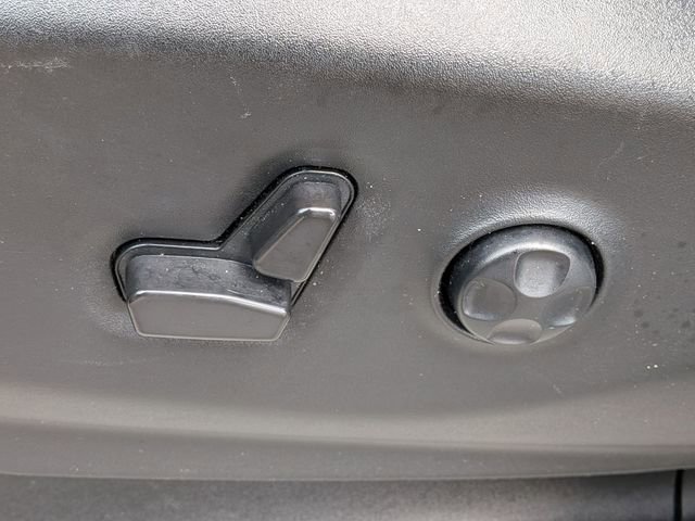 Used 2023 Chrysler Pacifica Touring-L image 13