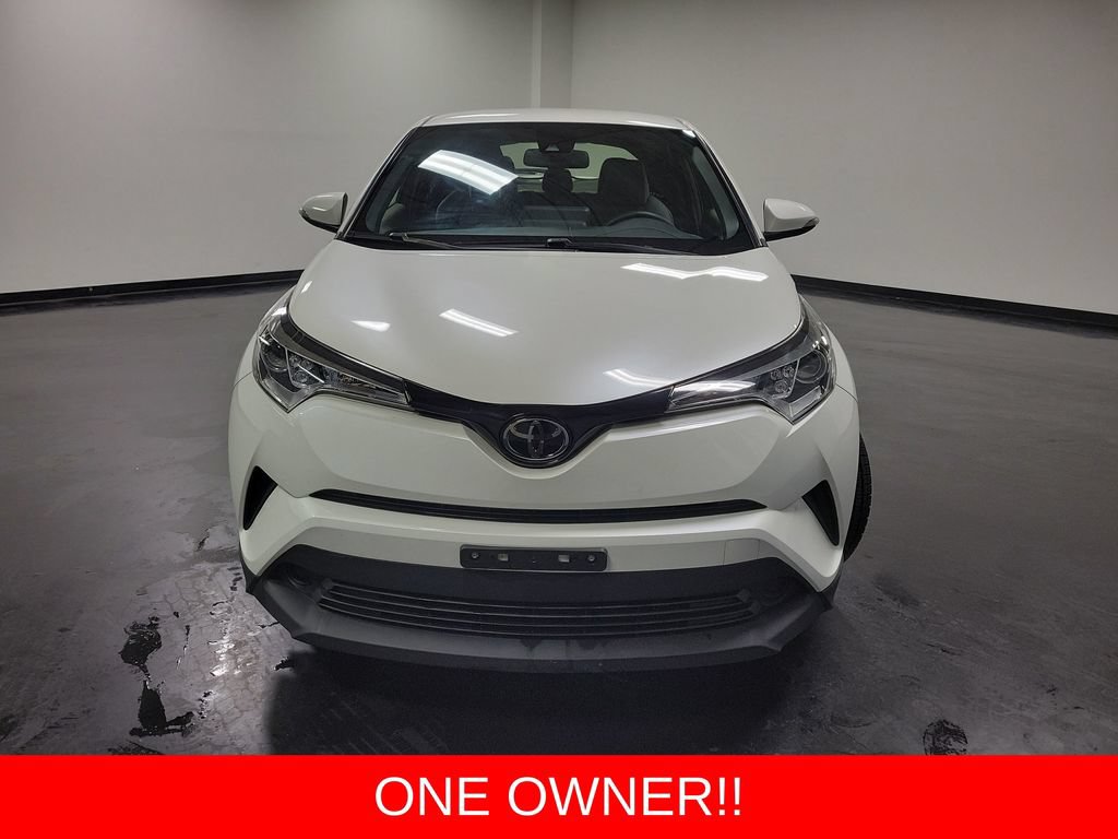 Used 2019 Toyota C-HR XLE FWD image 2
