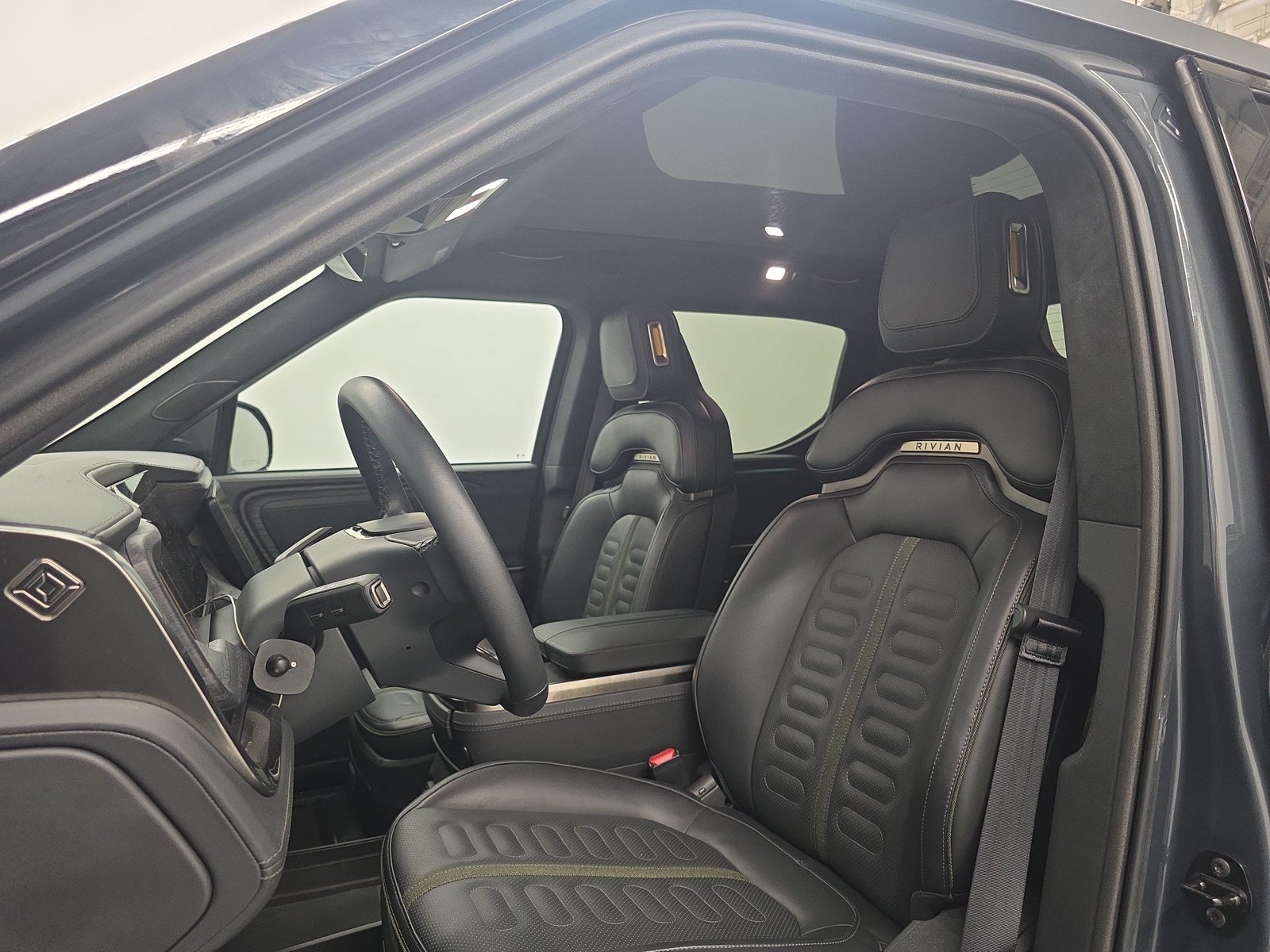 Used 2024 Rivian R1T Adventure AWD/4WD image 20