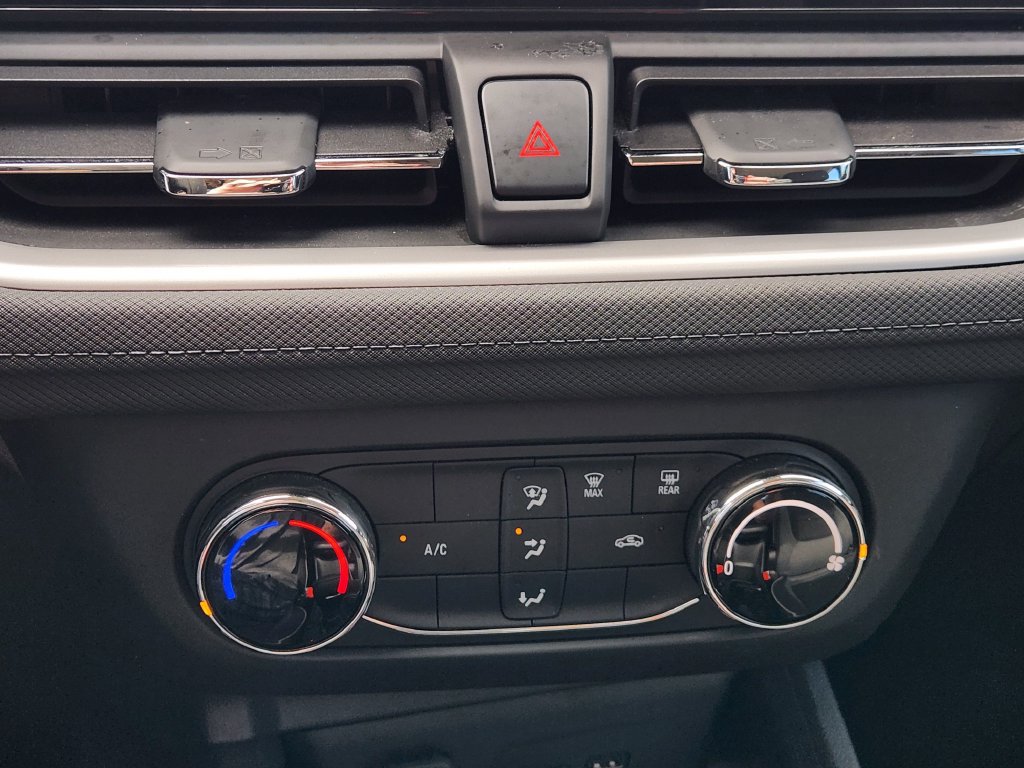 Used 2025 Chevrolet TrailBlazer LS w/ LS Confidence Package FWD image 19