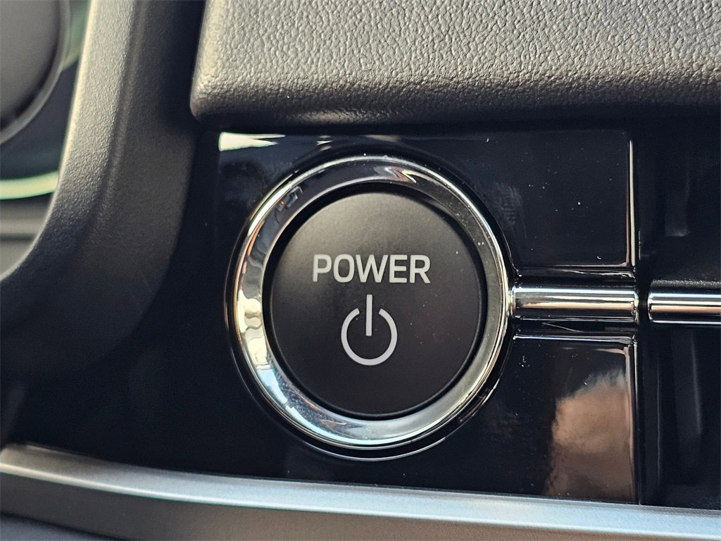 New 2025 Mitsubishi Outlander SE image 9