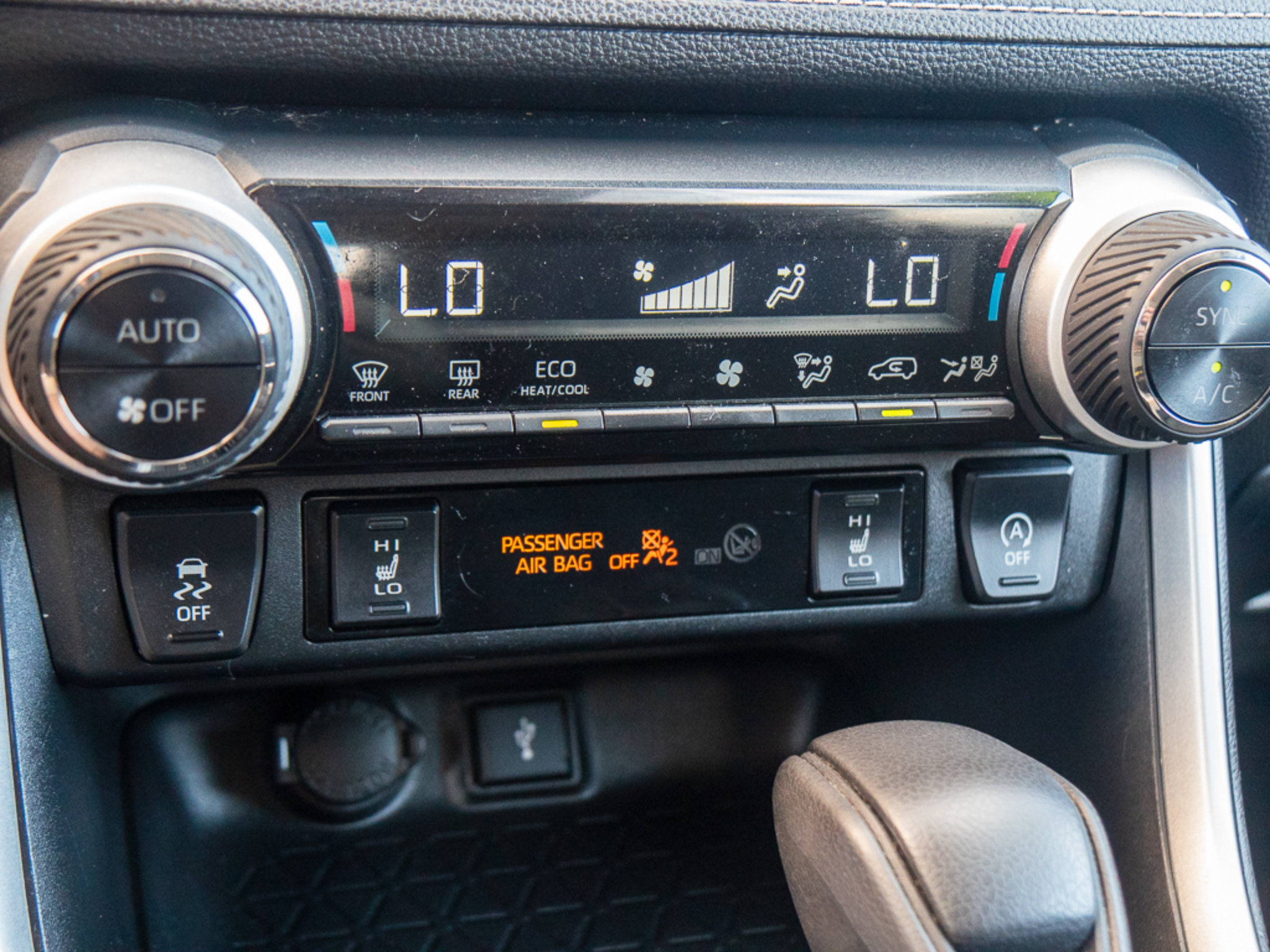Used 2022 Toyota RAV4 XLE w/ Convenience Package AWD/4WD image 25