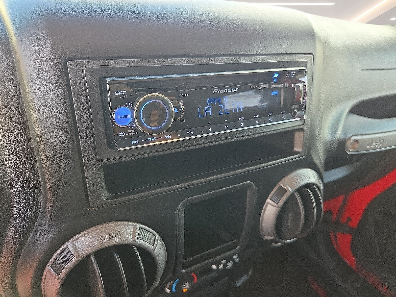 Used 2015 Jeep Wrangler Unlimited Sport w/ Connectivity Group AWD/4WD image 7