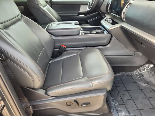 Used 2025 Ford Expedition Active RWD image 11
