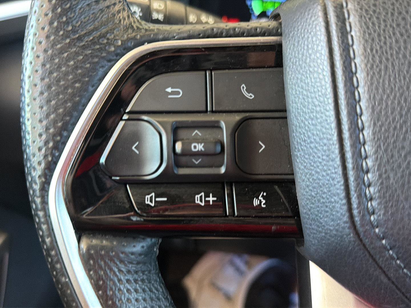 Used 2022 Toyota Tundra Platinum w/ Advanced Package AWD/4WD image 25