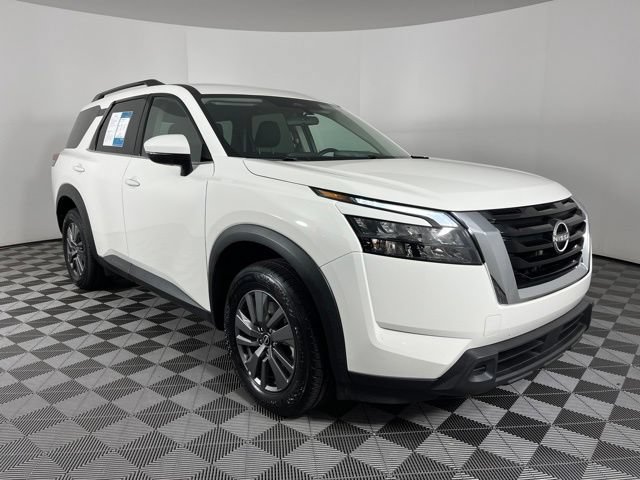 Used 2025 Nissan Pathfinder SV FWD image 3