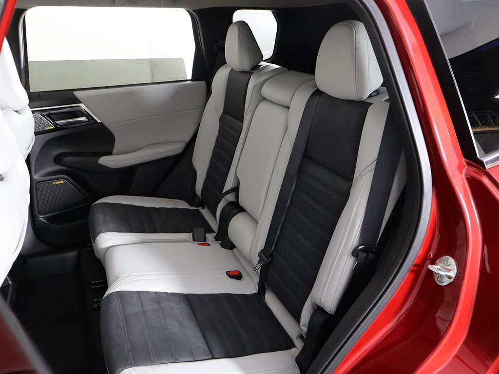 New 2025 Mitsubishi Outlander SE image 34