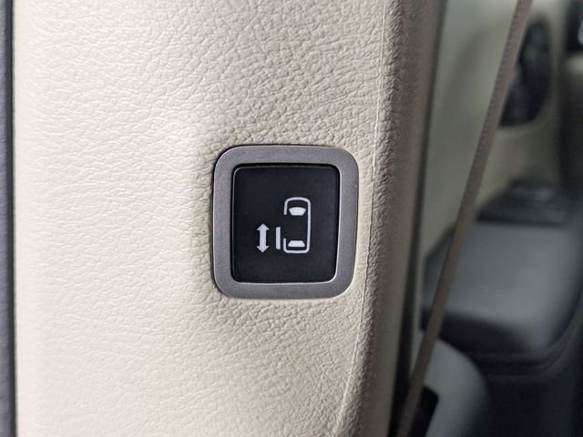 Used 2023 Chrysler Pacifica Touring-L image 24