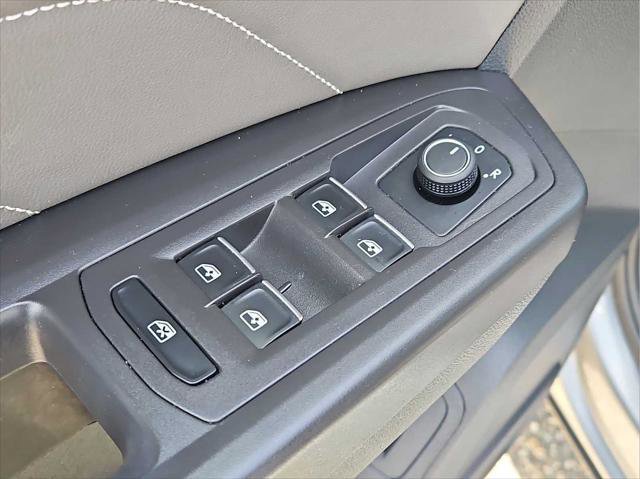 Used 2023 Volkswagen Atlas Cross Sport SE w/ Panoramic Sunroof Package AWD/4WD image 15