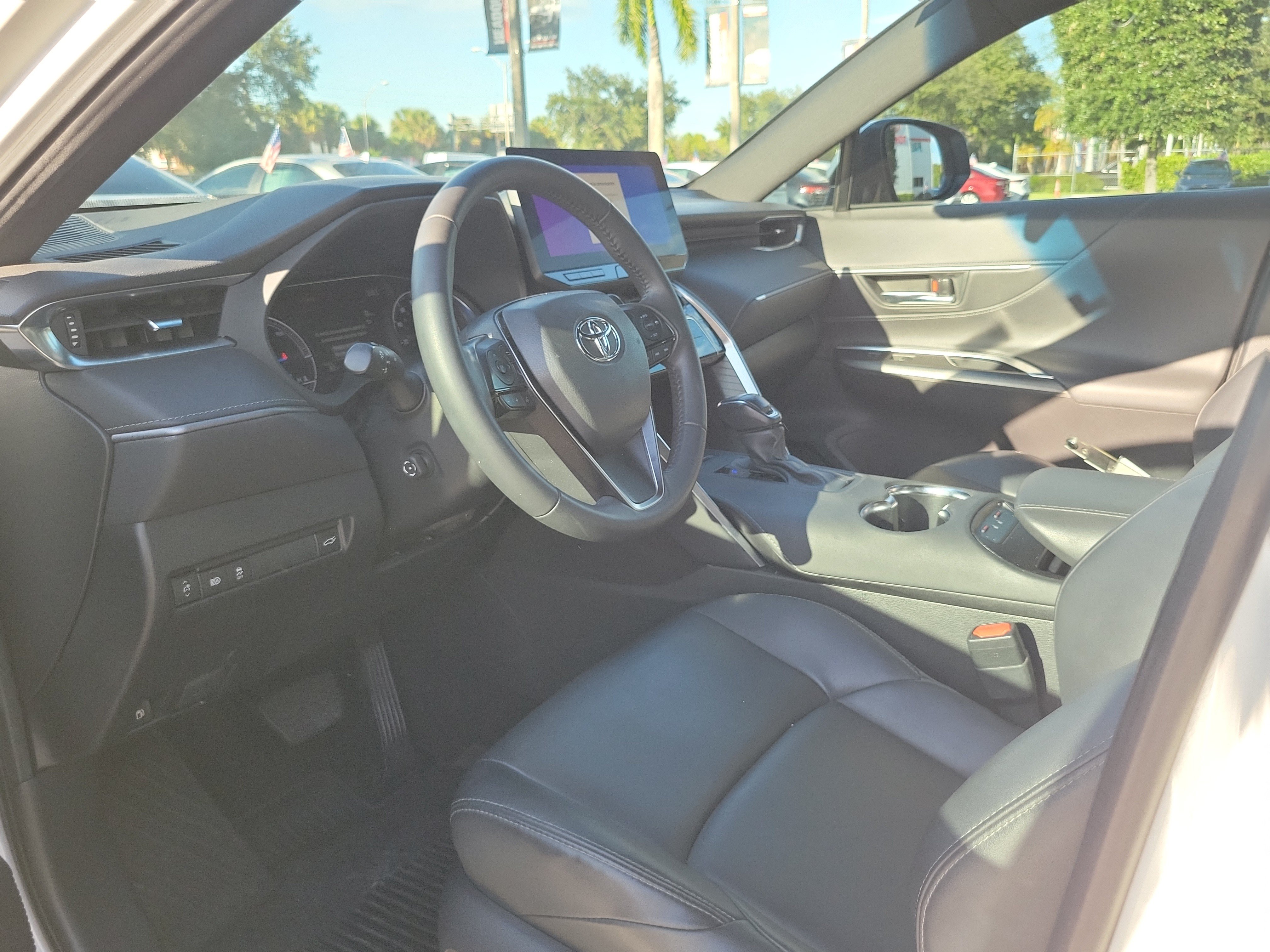 Used 2023 Toyota Venza XLE AWD/4WD image 19