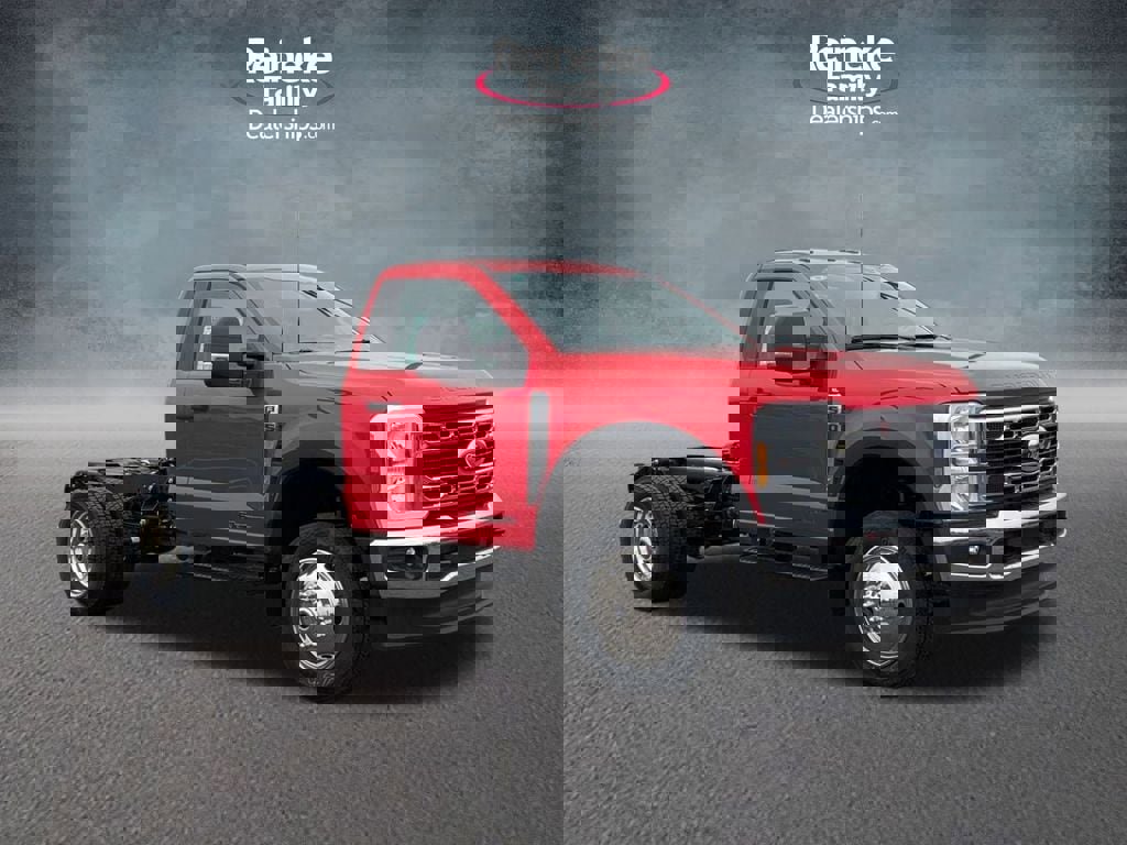 New 2025 Ford F550 4x4 Regular Cab Super Duty image 3