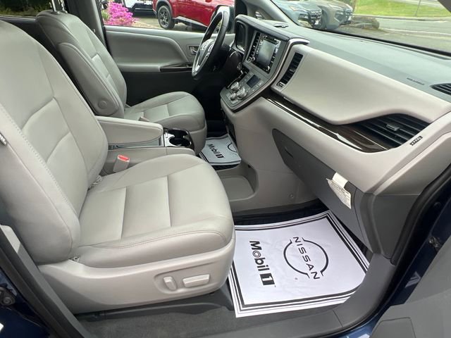 Used 2020 Toyota Sienna XLE w/ XLE Navigation Package image 33