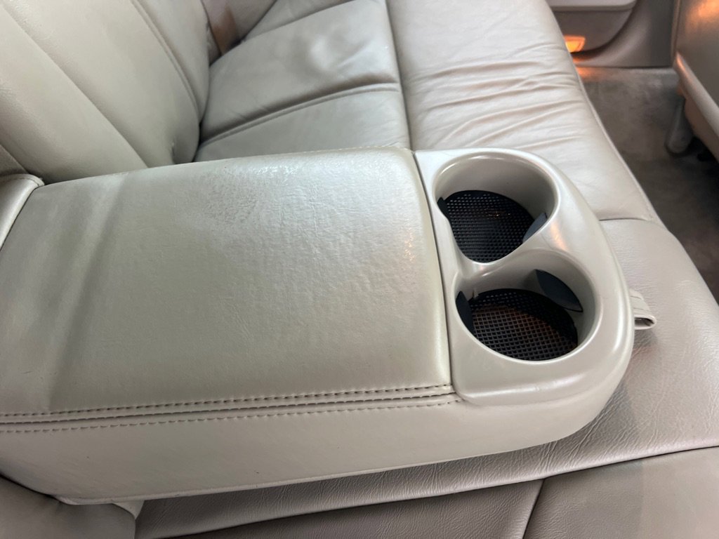 Used 2009 Lincoln Town Car Signature Limited image 16