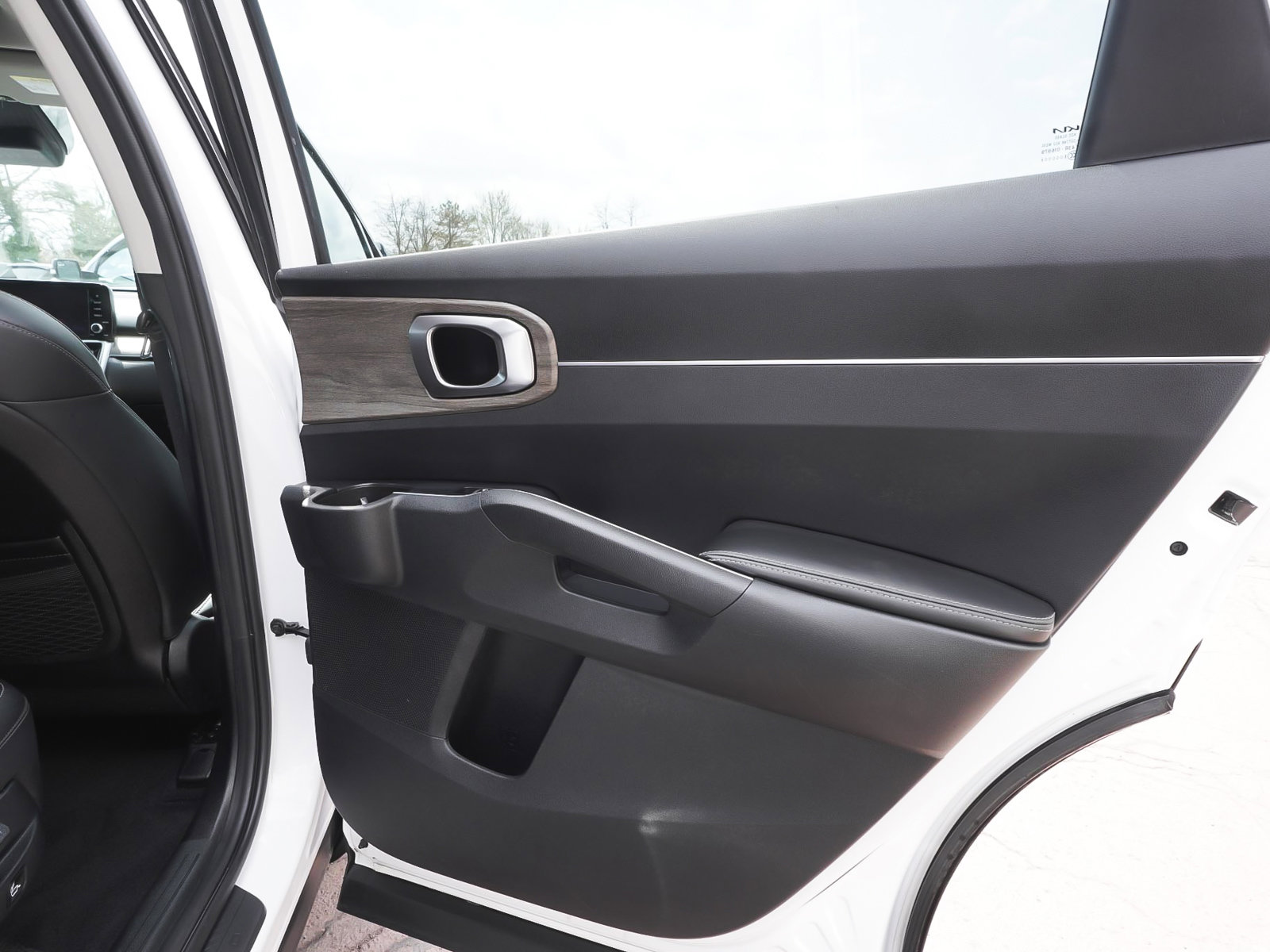 Used 2023 Kia Sorento S w/ Panoramic Sunroof Package image 12