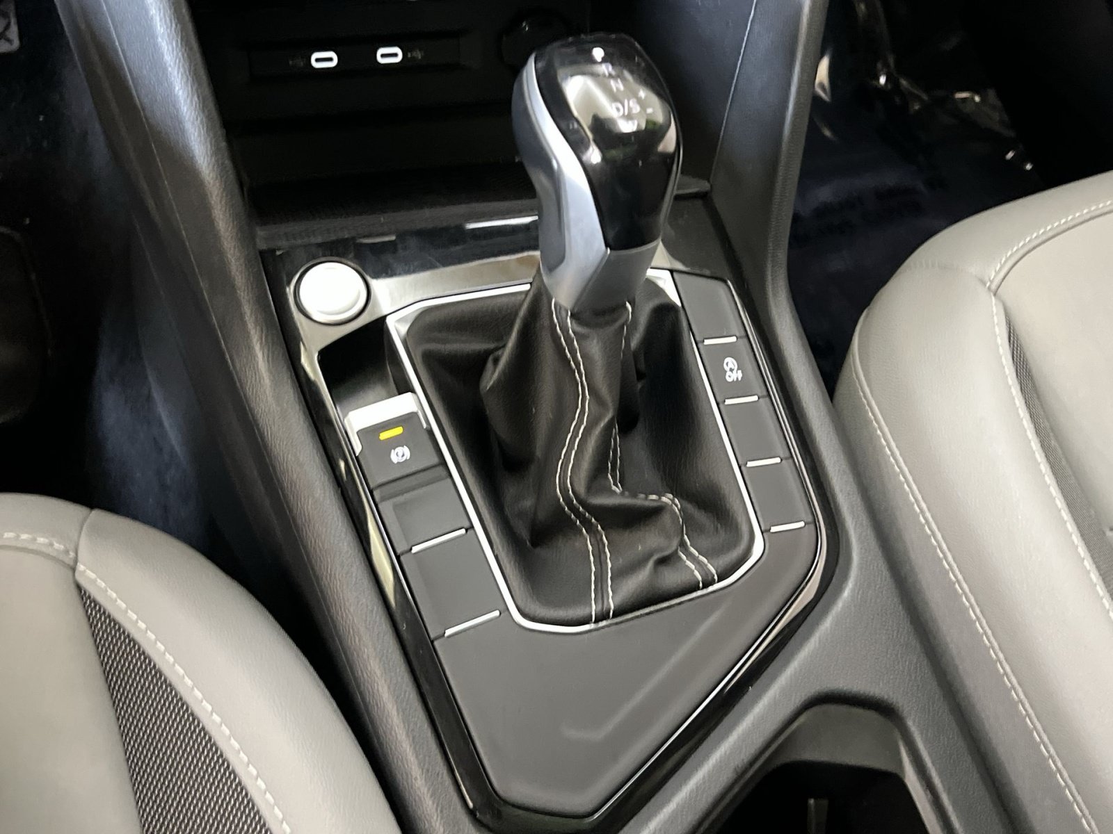 Used 2024 Volkswagen Taos SE w/ Panoramic Sunroof Package FWD image 21