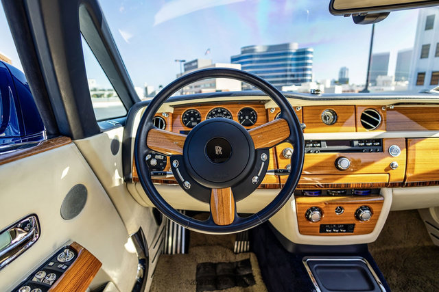 Used 2010 Rolls-Royce Phantom Drophead Coupe RWD image 45