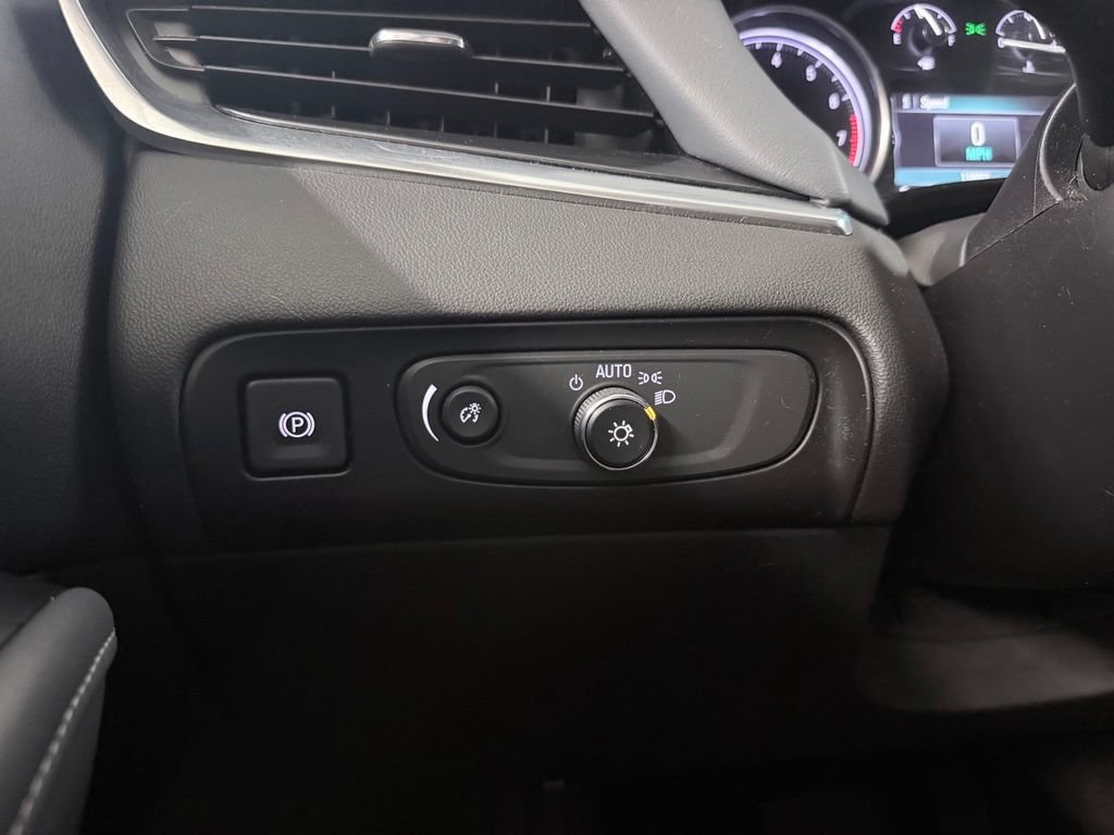 Used 2018 Buick Enclave Essence AWD/4WD image 21
