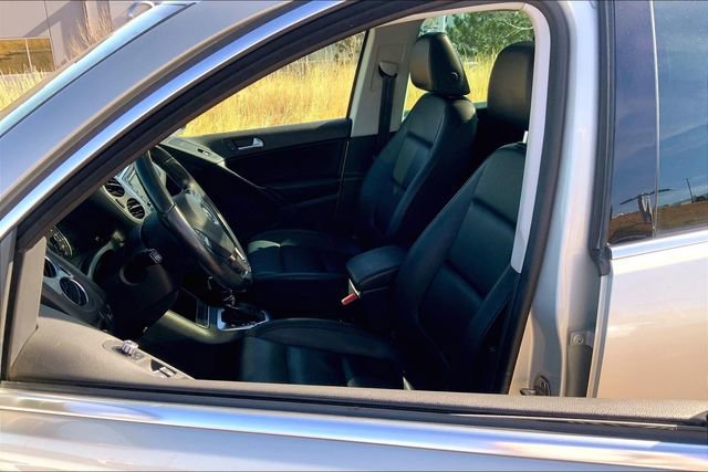 Used 2012 Volkswagen Tiguan SE image 17