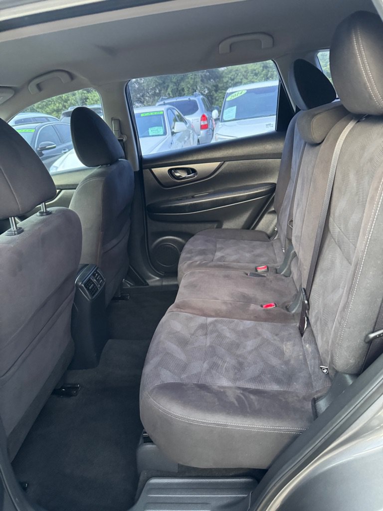 Used 2015 Nissan Rogue S FWD image 11