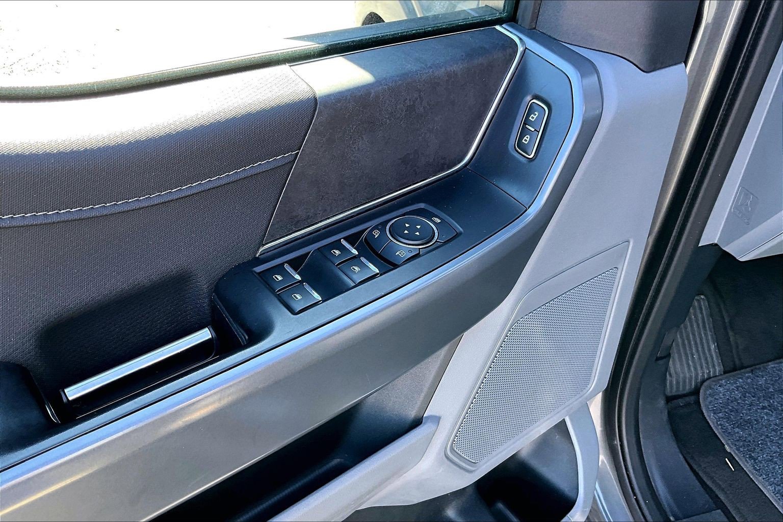 Used 2024 Ford F150 XLT w/ Mobile Office Package image 19