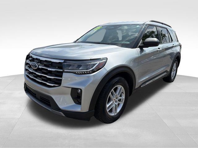 Used 2025 Ford Explorer Active w/ Active Comfort Package RWD image 3