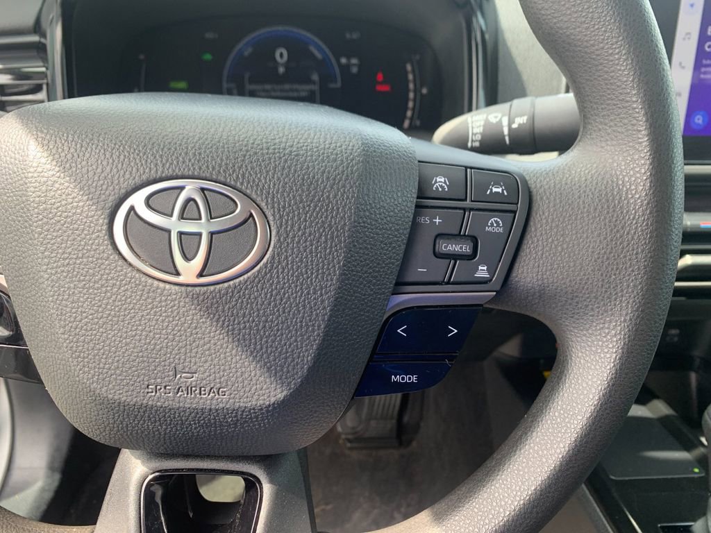 Used 2025 Toyota Camry LE FWD image 28