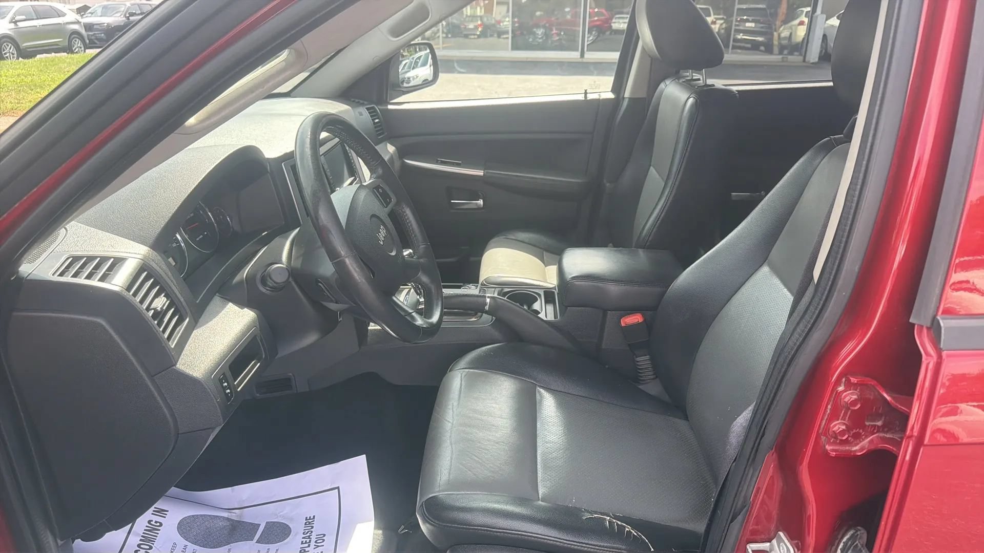 Used 2010 Jeep Grand Cherokee Laredo AWD/4WD image 9