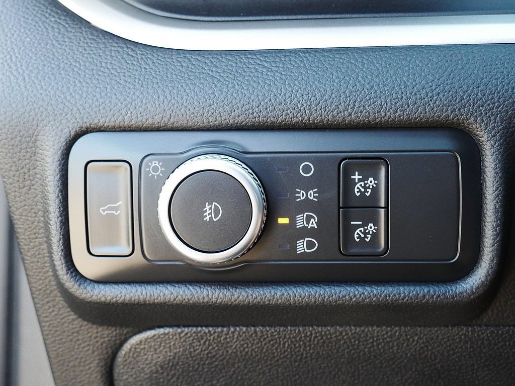 Used 2020 Ford Explorer XLT w/ Equipment Group 202A AWD/4WD image 29