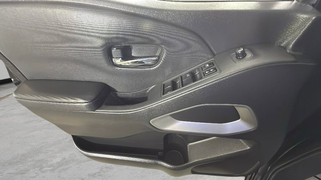 Used 2022 Nissan Frontier SV image 24