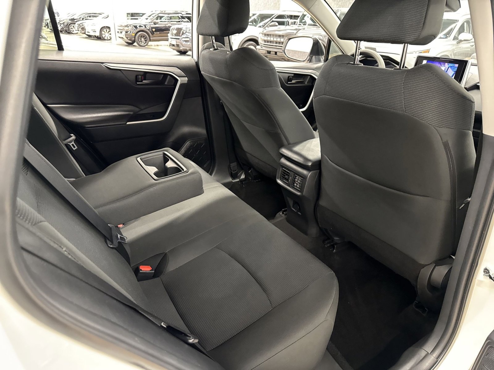 Used 2024 Toyota RAV4 LE AWD/4WD image 27