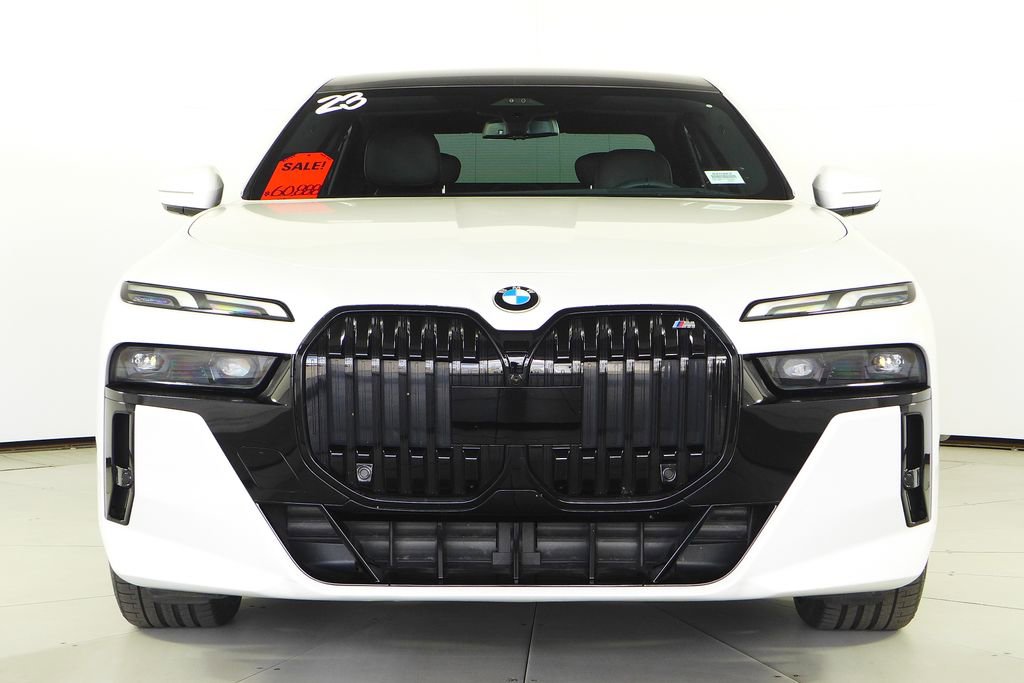 Used 2023 BMW 740i w/ Parking Assistance Package RWD image 3