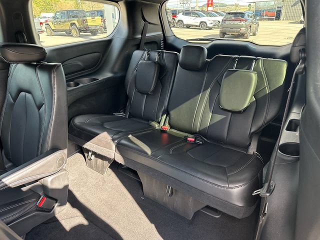 Used 2025 Chrysler Pacifica Select FWD image 11