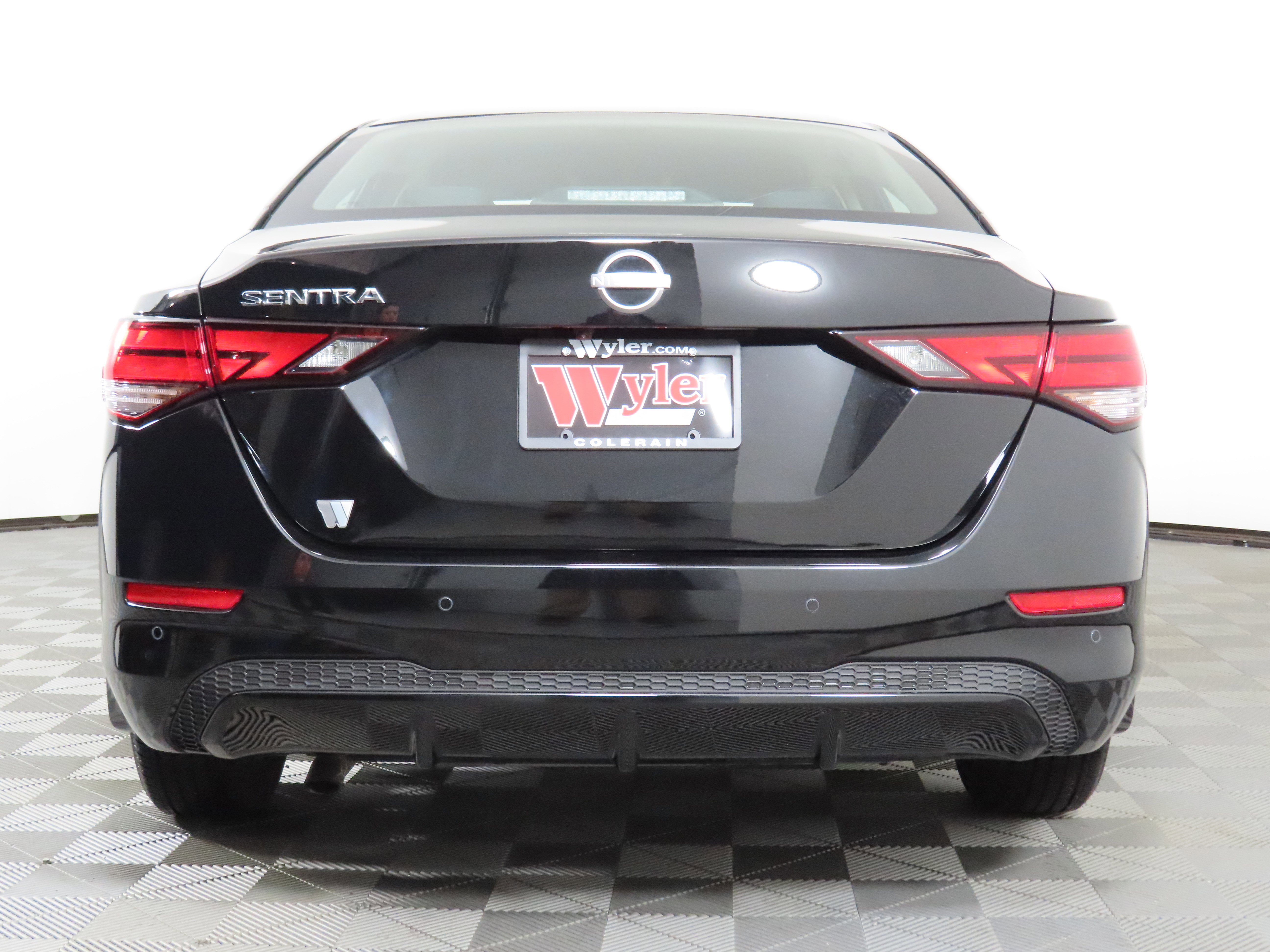 Used 2025 Nissan Sentra S image 18