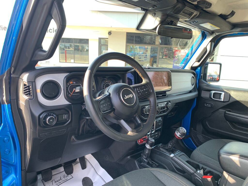Used 2024 Jeep Wrangler Willys image 9