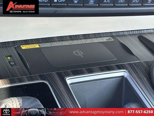 Used 2022 Toyota Sienna Platinum image 36