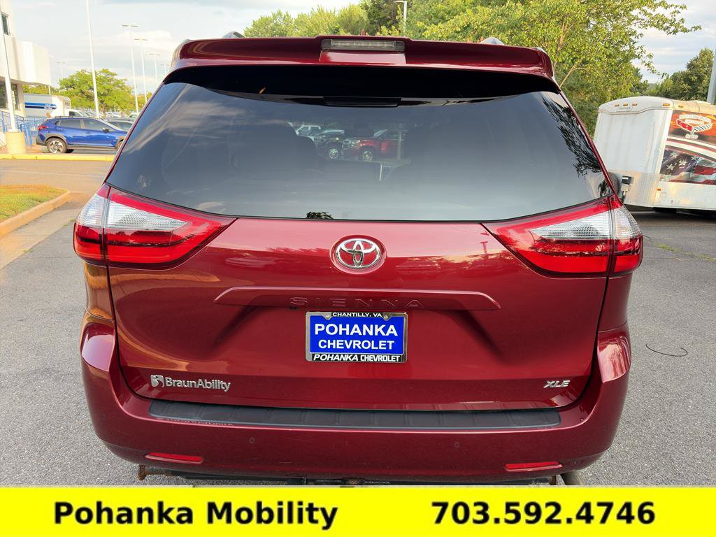 Used 2020 Toyota Sienna XLE w/ XLE Navigation Package FWD image 6
