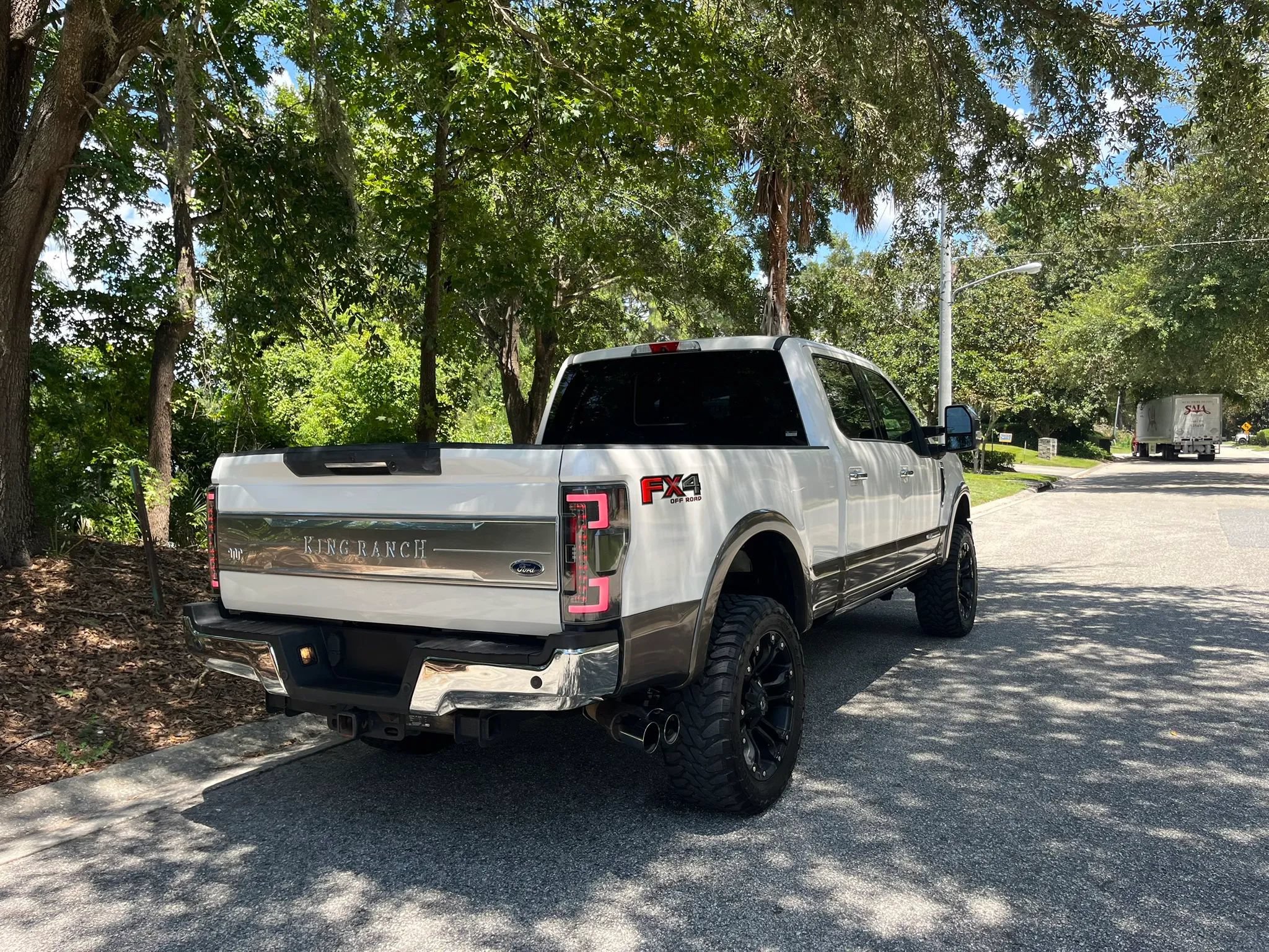Used 2017 Ford F250 King Ranch w/ King Ranch Ultimate Package AWD/4WD image 3